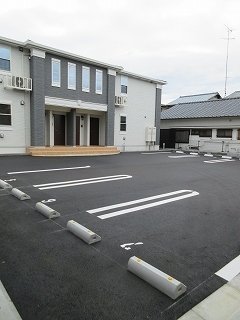 駐車場　駐車場があるので、車を買う予定の方も安心です