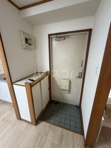 プレステージ中根の玄関写真
