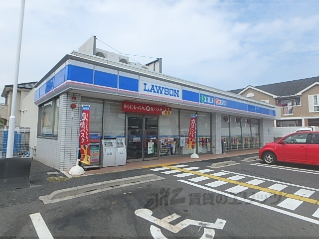 コンビニ　ローソン栗東市綣５丁目店（コンビニ）まで900m