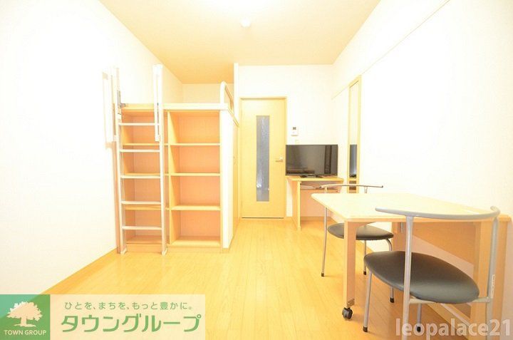 レオパレスNAITOの居間写真