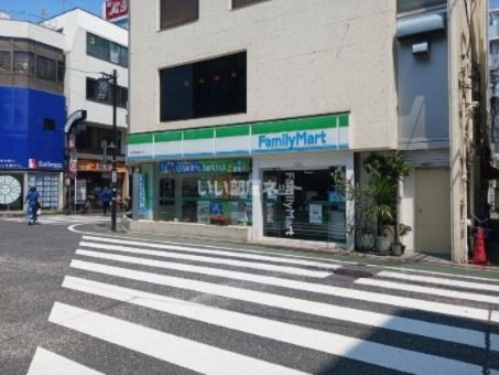 コンビニ　ファミリーマート祐天寺駅東口店（コンビニ）まで50m