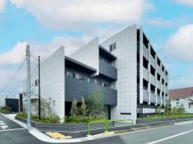 建物外観　鉄筋コンクリート造のがっちりとした建物。