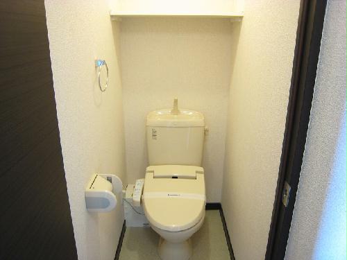 トイレ　ウォシュレット付き。