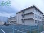 小学校　四日市市立八郷小学校（小学校）まで705m