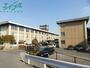 中学校　四日市市立朝明中学校（中学校）まで466m