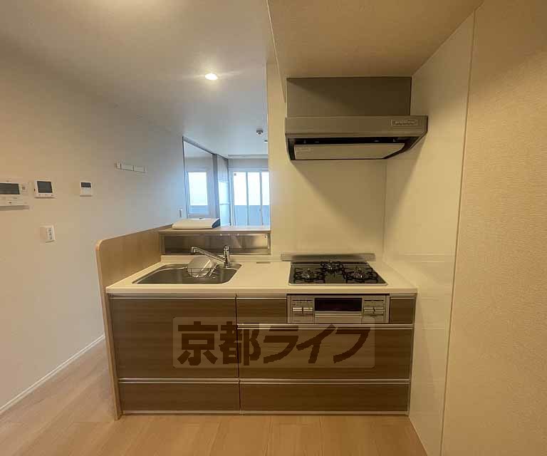 ＪＲ奈良線 六地蔵駅 徒歩5分 3階建 築3年のキッチン写真
