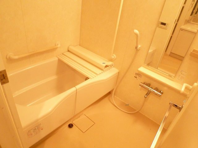 バス・シャワールーム　※別の部屋の写真です