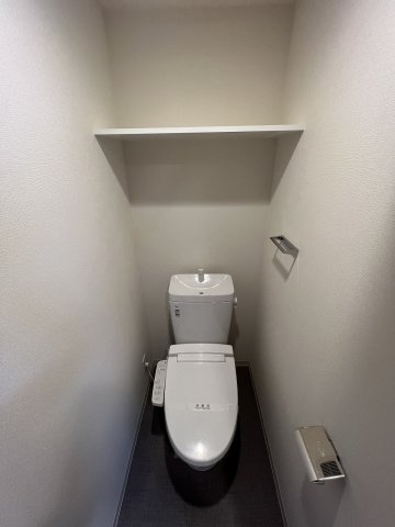 地下鉄御堂筋線 東三国駅 徒歩8分 12階建 築7年のトイレ写真