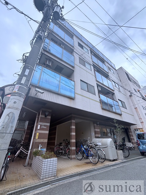 建物外観　スマートに佇むお家。毎日が楽しくなります。