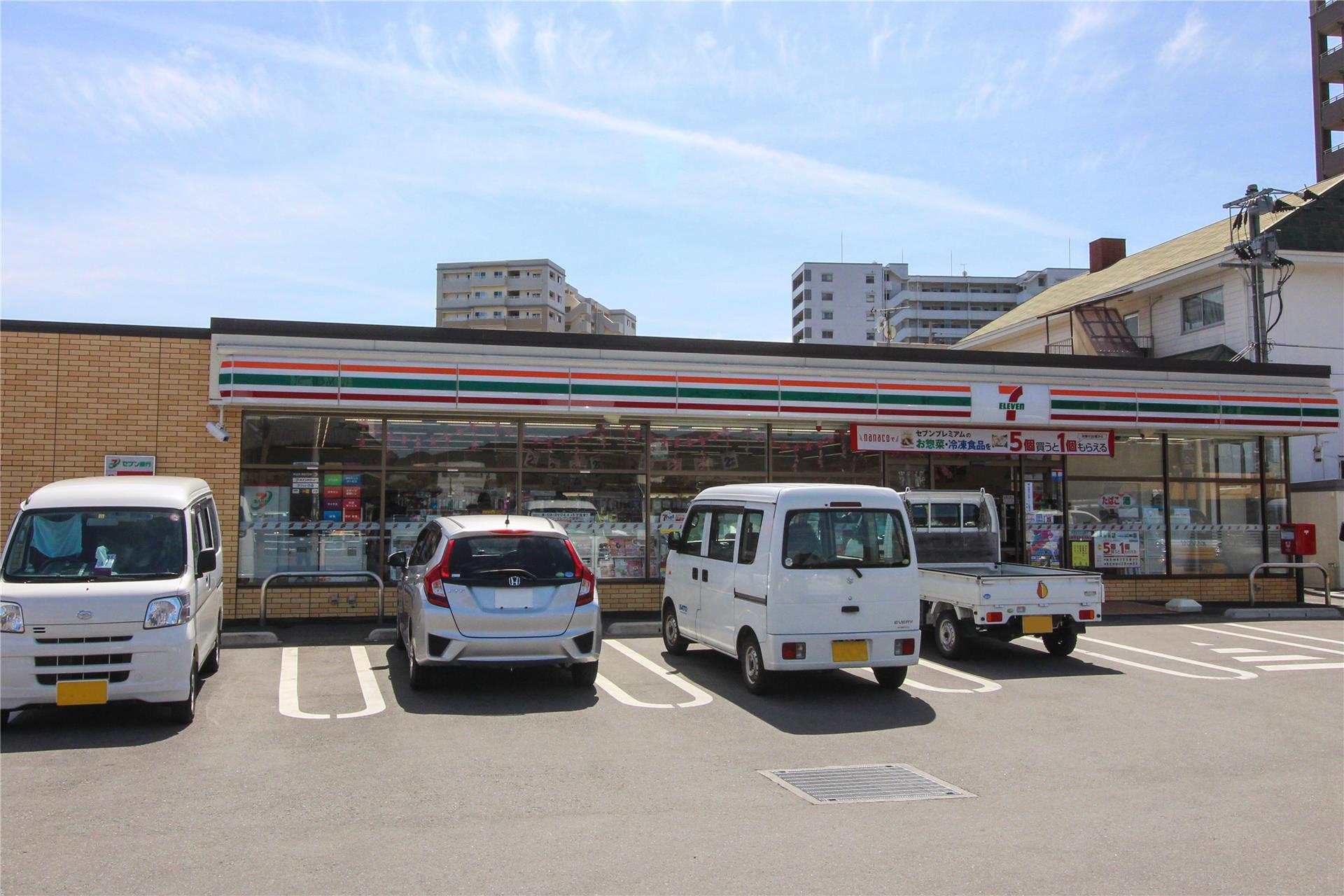 コンビニ　セブンイレブン（コンビニ）まで650m