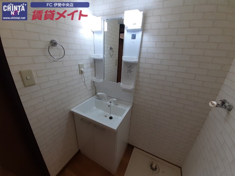 洗面設備　同物件別室反転タイプ画像