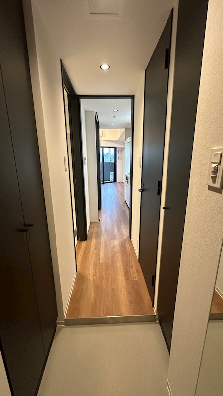 ZOOM新宿御苑前の玄関写真