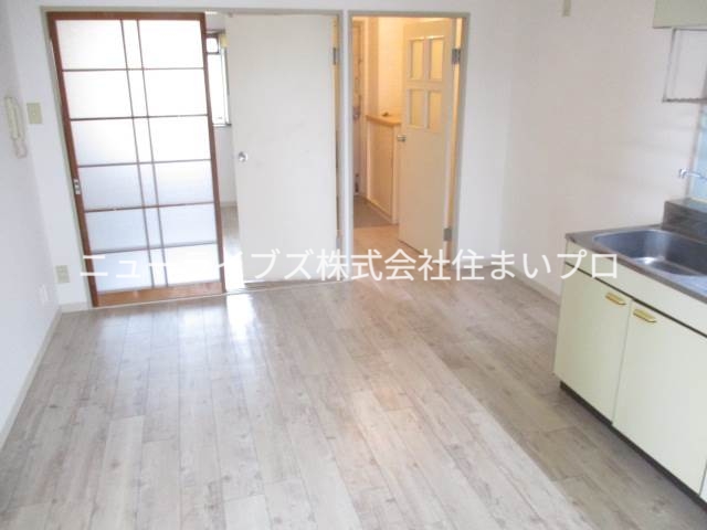 ジーエム藤田町ウエストの居間写真