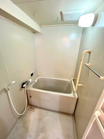 バス・シャワールーム　同物件、別号室の参考写真です。