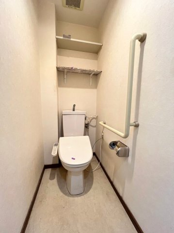 トイレ　同物件、別号室の参考写真です。