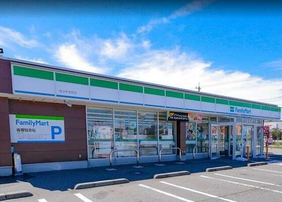 コンビニ　ファミリーマート金沢木曳野店（コンビニ）まで251m