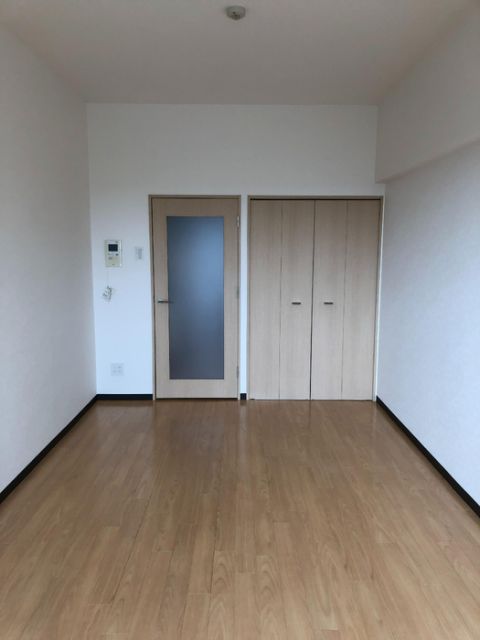 カスタリア志賀本通の居間写真