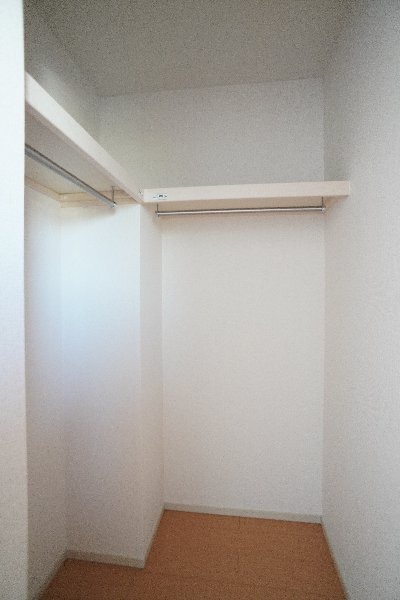 収納　北側洋室のウォークインクローゼット