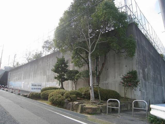 小学校　広島市立長束西小学校（小学校）まで733m