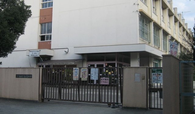 中学校　枚方市立招提中学校（中学校）まで1559m