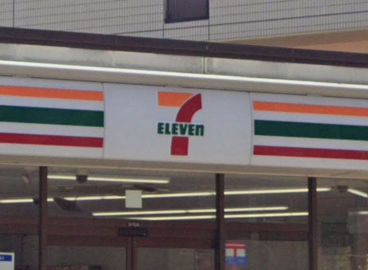 コンビニ　セブンイレブン（コンビニ）まで125m