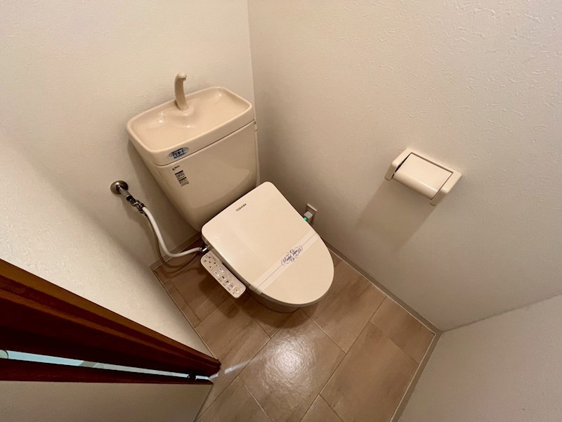 京王線 芦花公園駅 徒歩10分 3階建 築45年のトイレ写真