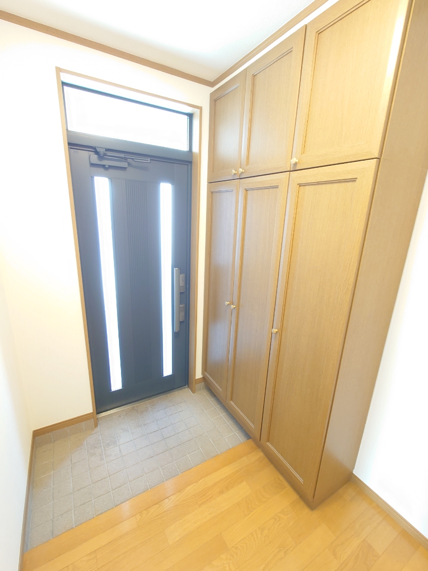 ST梨香の玄関写真