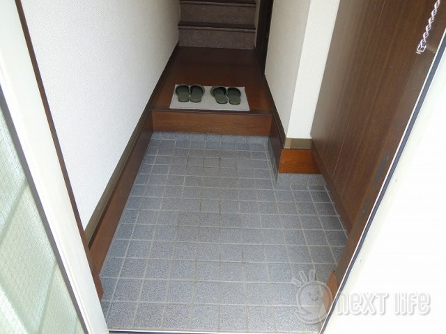 西武多摩川線 多磨駅 徒歩7分 2階建 築37年の玄関写真