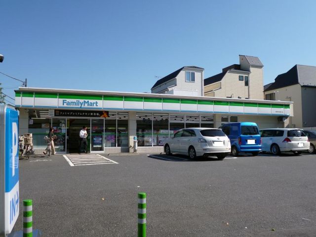 コンビニ　ファミリーマート（コンビニ）まで310m
