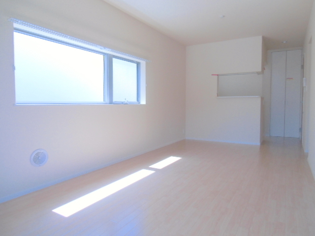 居室・リビング　★明るいフローリングの角部屋です★