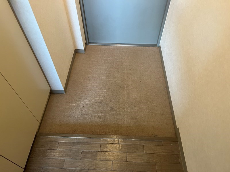 地下鉄東豊線 東区役所前駅 徒歩4分 8階建 築33年の玄関写真