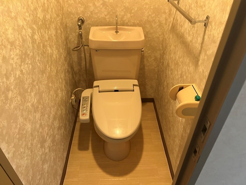 地下鉄東豊線 東区役所前駅 徒歩4分 8階建 築33年のトイレ写真