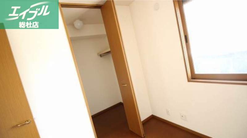 収納　写真は別棟のものです