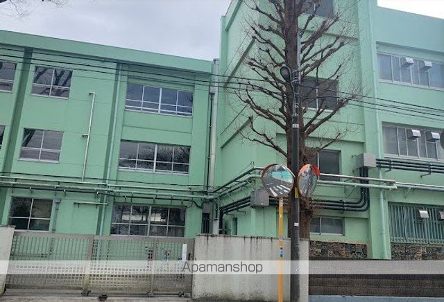 小学校　練馬区立旭丘小学校（小学校）まで703m