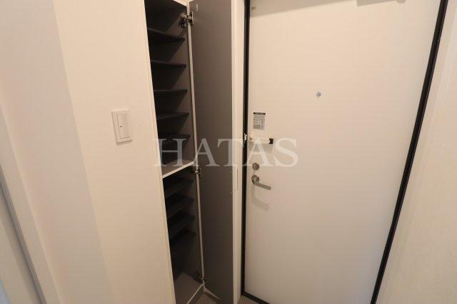 玄関　同物件別部屋です