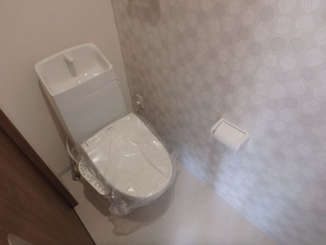 トイレ　異なる号室の室内写真です