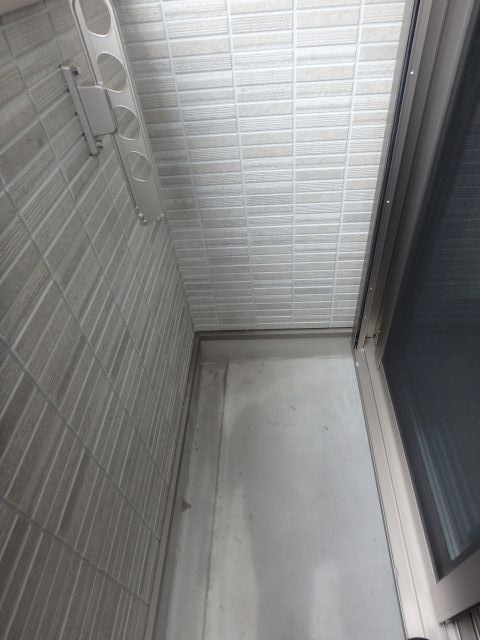 バルコニー　異なる号室の室内写真です