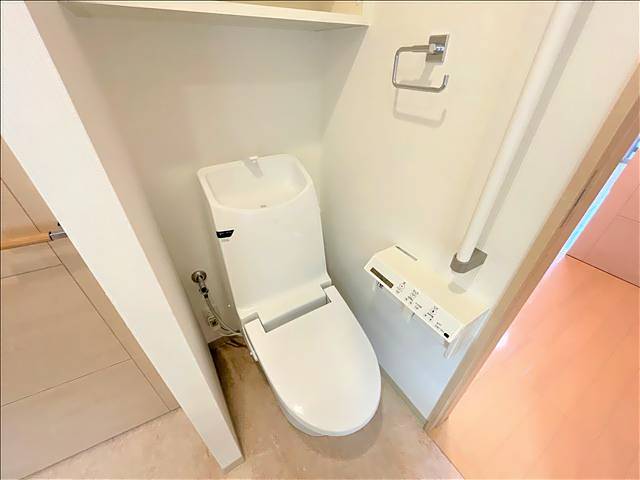 トイレ　温水洗浄機能付きトイレです！