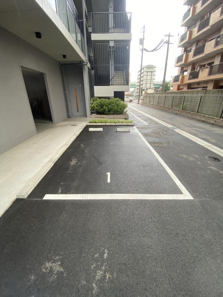 駐車場　駐車場