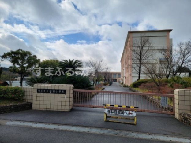 小学校　刈谷市立衣浦小学校（小学校）まで68m