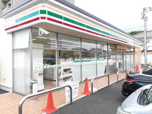 コンビニ　セブンイレブン 本町4丁目店（コンビニ）まで310m