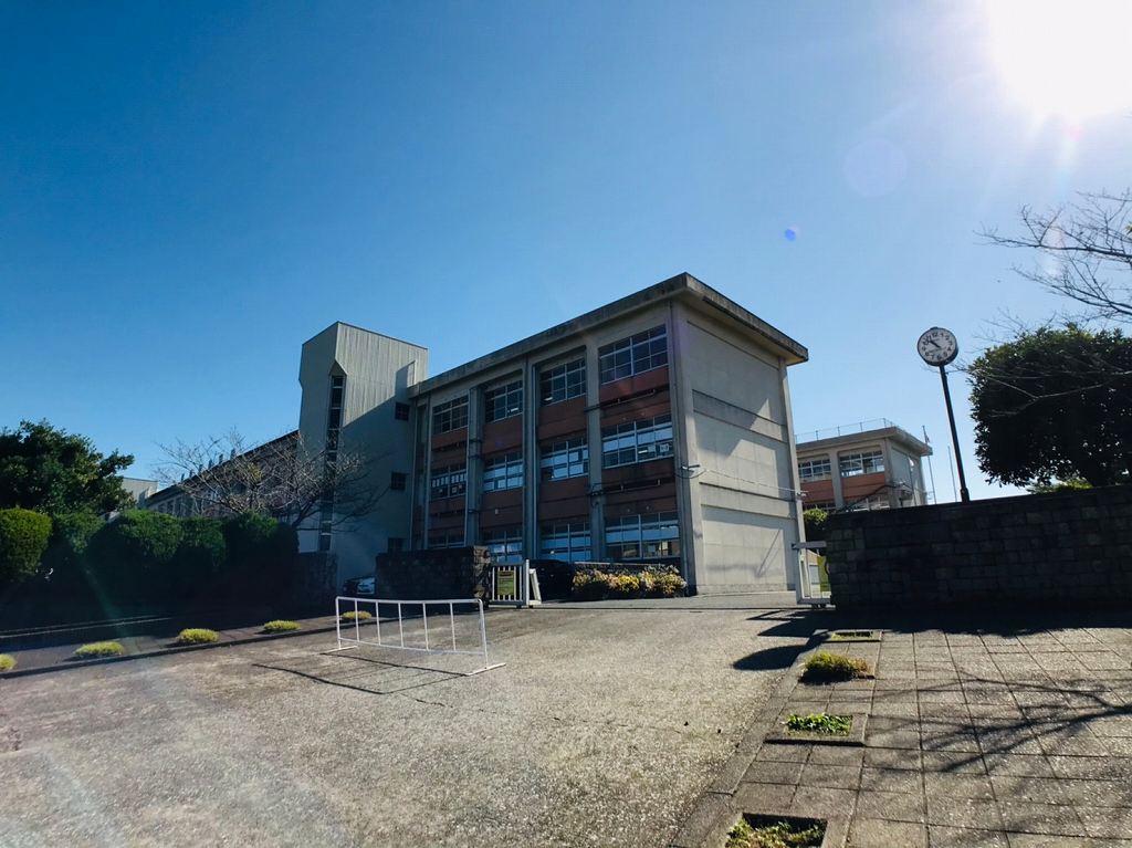 【姶良市加治木町小山田のマンションの中学校】