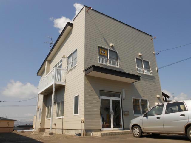 亀田郡七飯町本町のアパートの建物外観