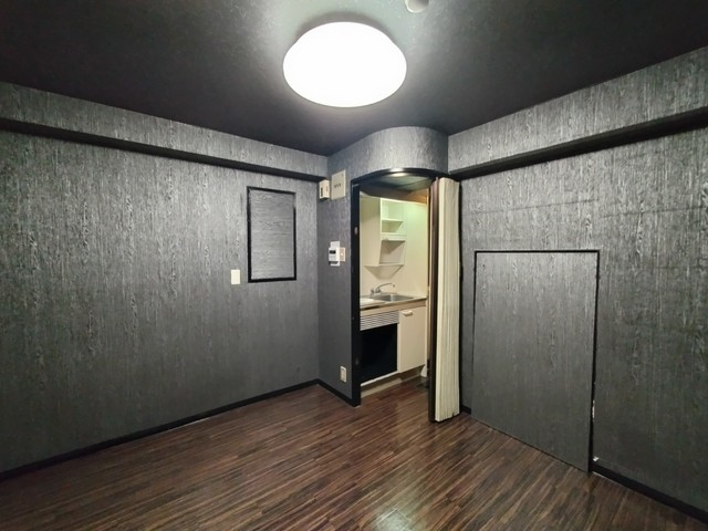 居室・リビング　同物件別室です。