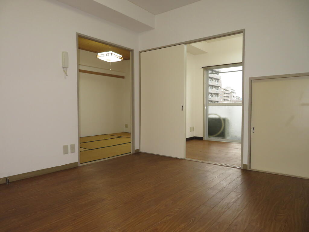 西川口朝日マンションの居間写真