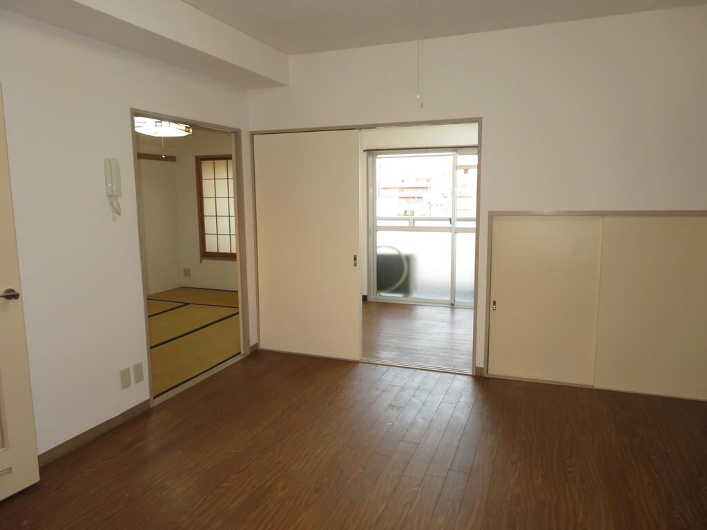 西川口朝日マンションの居間写真