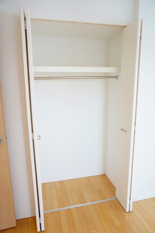 収納　ベッドルームのクローゼット