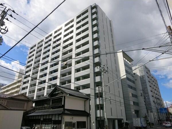仙台市若林区清水小路のマンションの建物外観