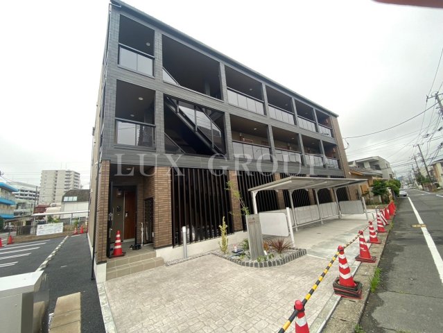 【青梅市師岡町のアパートの建物外観】