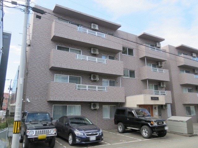 札幌市豊平区美園三条のマンションの建物外観